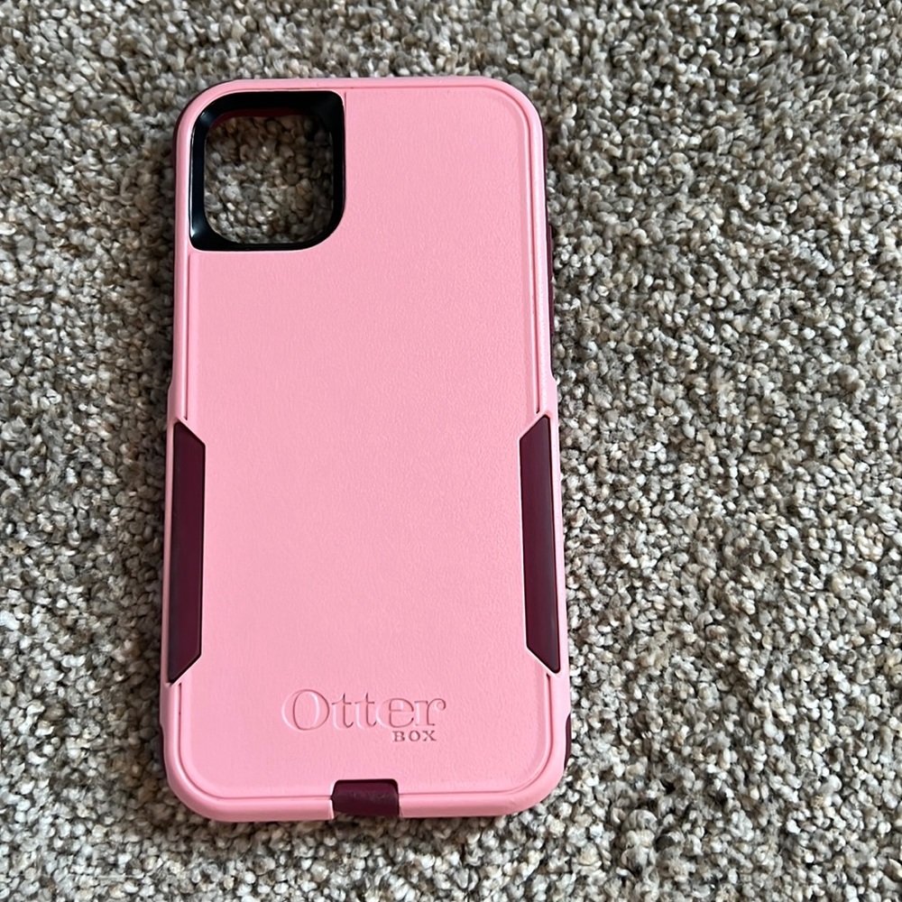 iPhone 11 Otterbox Commuter